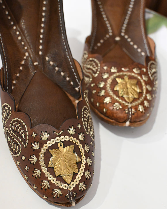 Leather jutti