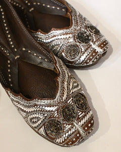 Leather jutti