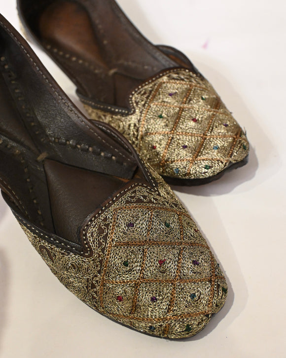 Zari Work Jutti